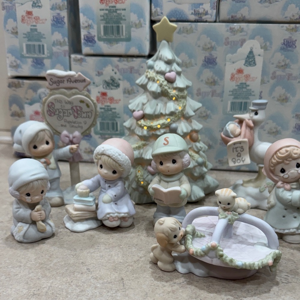 Precious Moments Sugar Town Figurines 13 pc - Picture 3 of 6